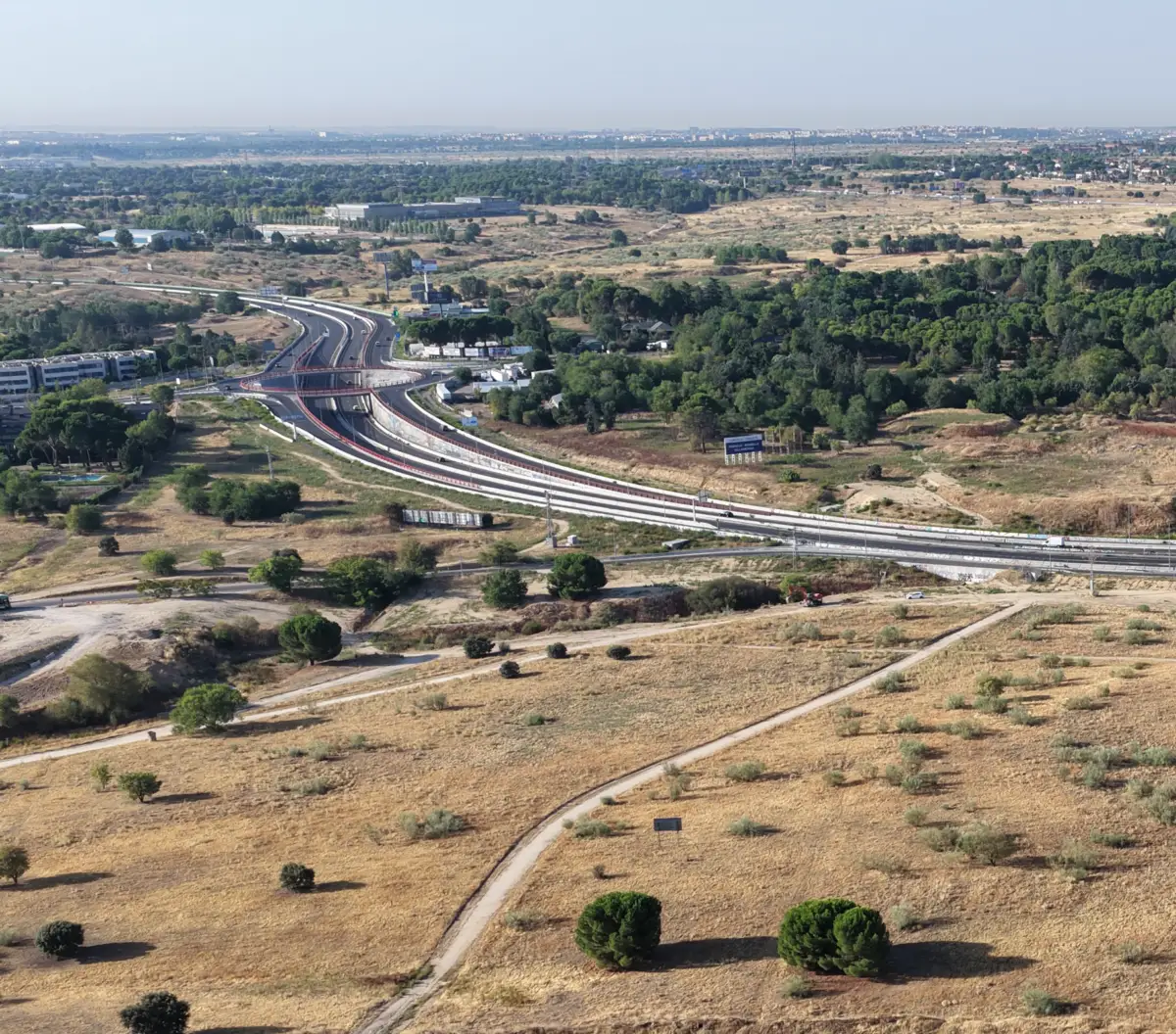 Vista aérea de los terrenos de Huerta Grande y las vías de su entorno