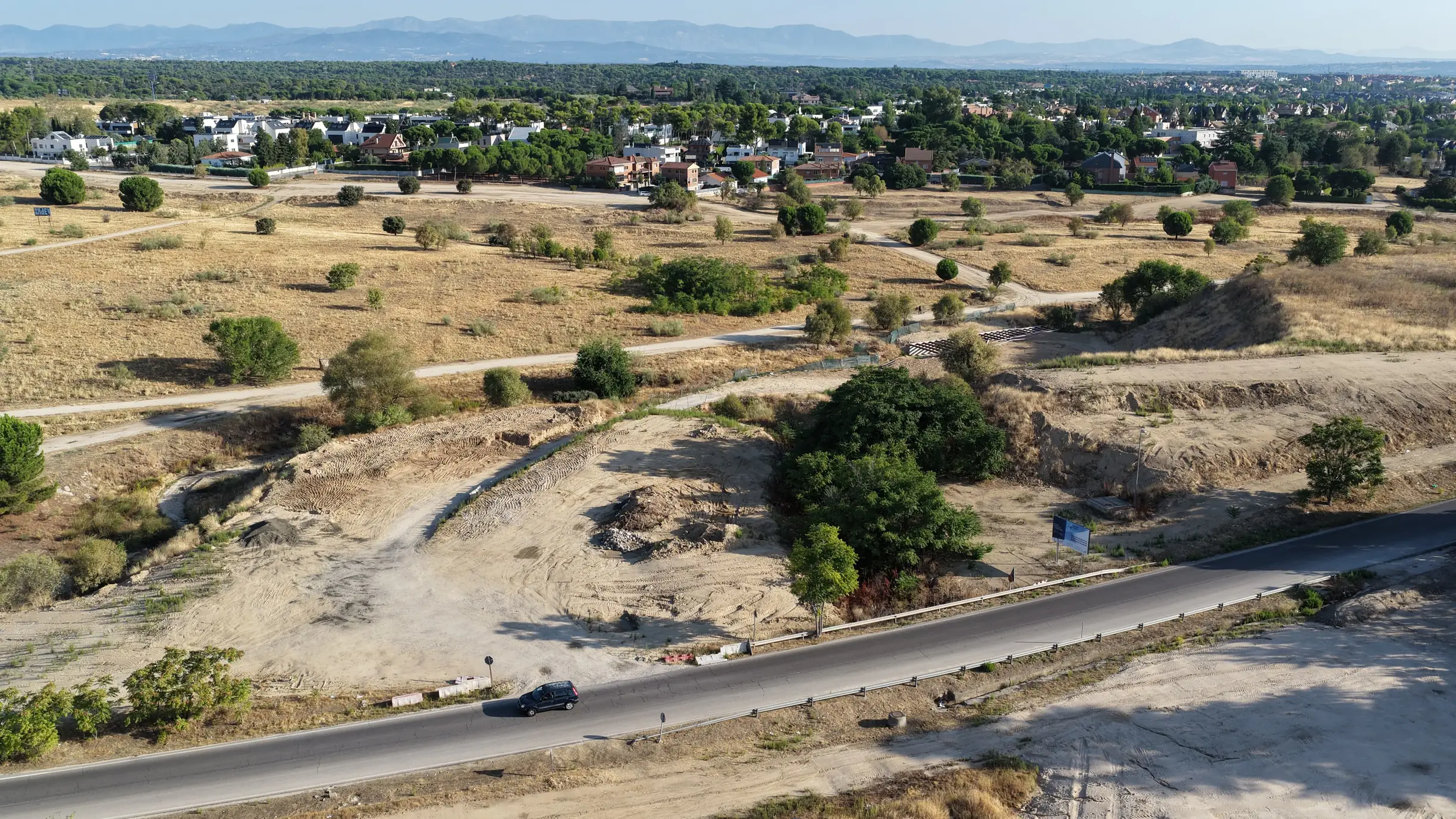 Vista aérea del terreno de Huerta Grande junto a la carretera