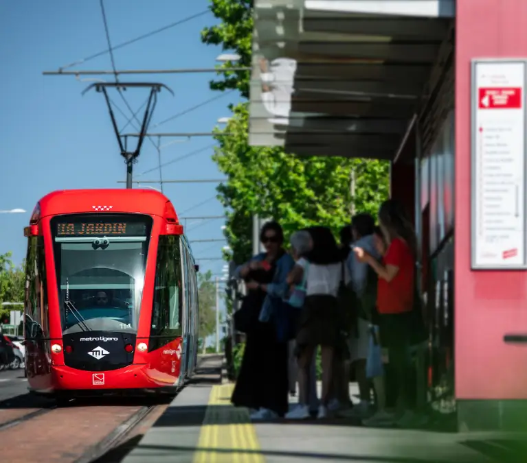 Metro ligero en una parada de Pozuelo